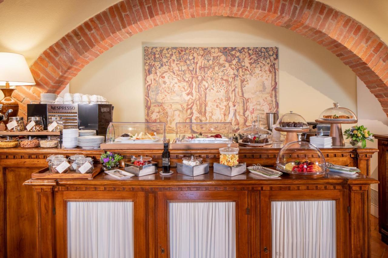 Hotel Castello Banfi - Il Borgo Poggio alle Mura Esterno foto