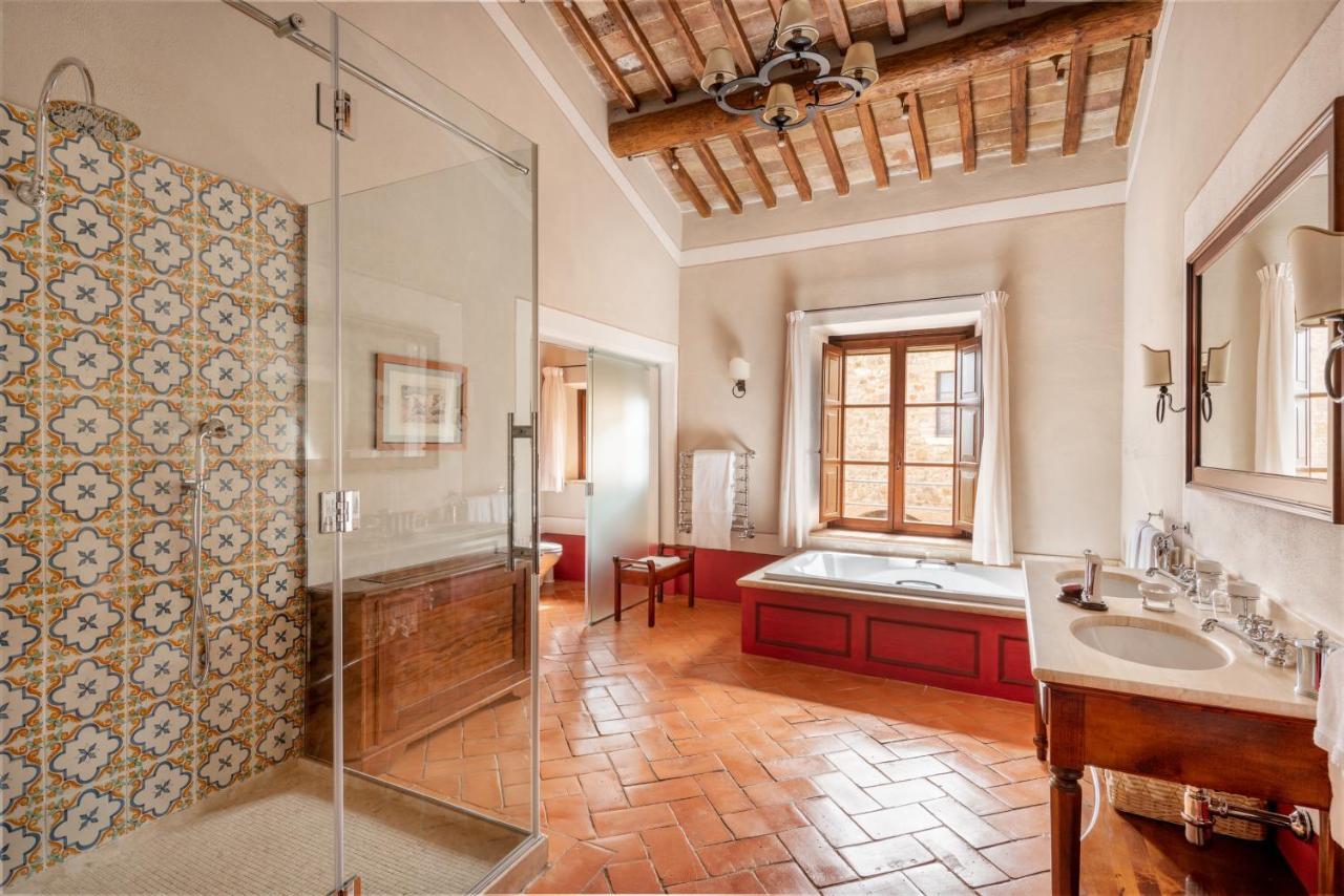 Hotel Castello Banfi - Il Borgo Poggio alle Mura Esterno foto