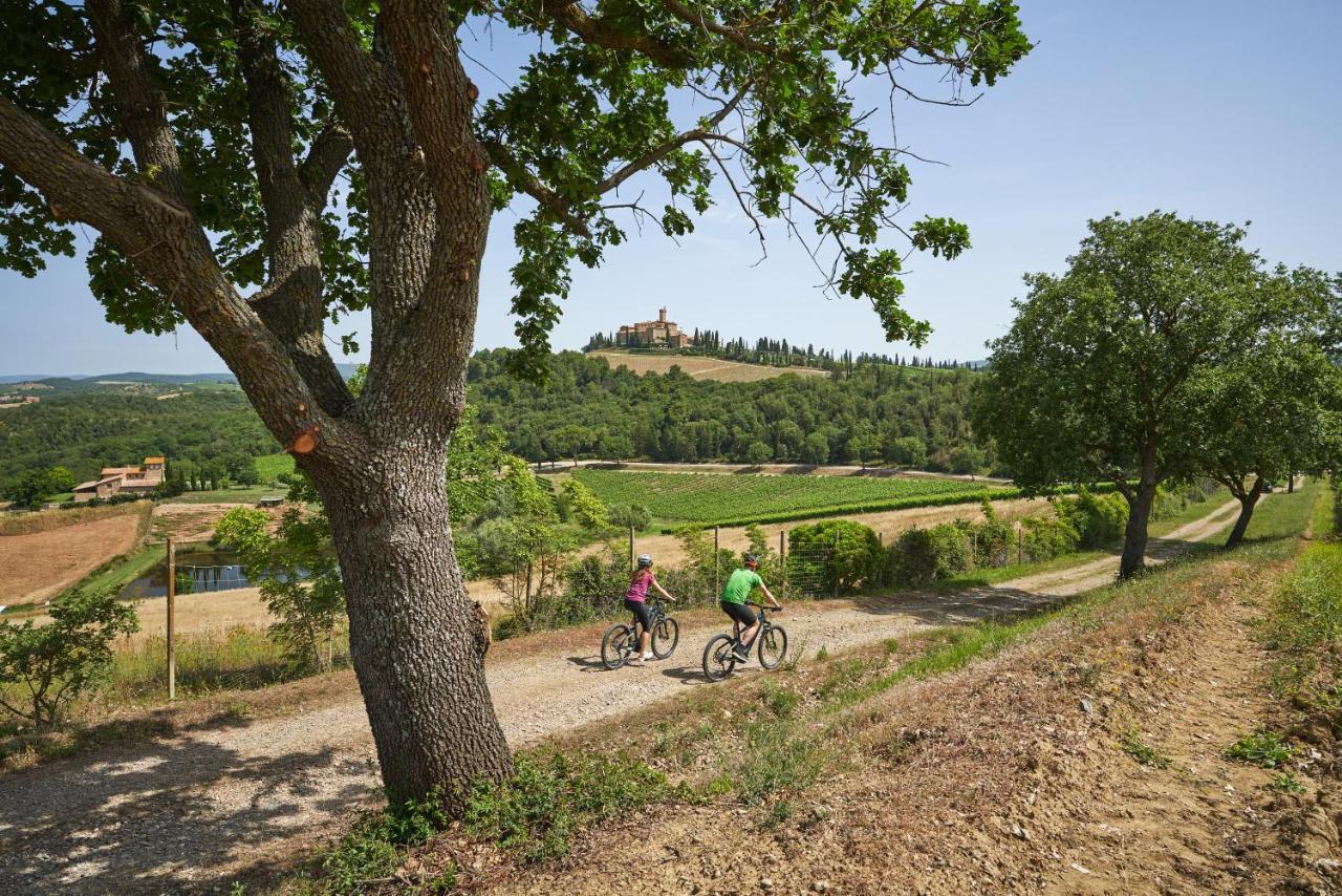 Hotel Castello Banfi - Il Borgo Poggio alle Mura Esterno foto