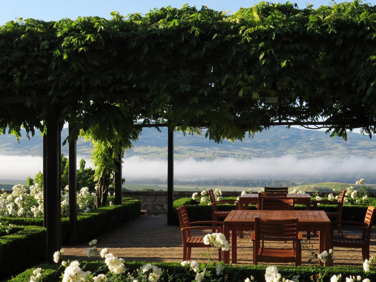 Hotel Castello Banfi - Il Borgo Poggio alle Mura Esterno foto