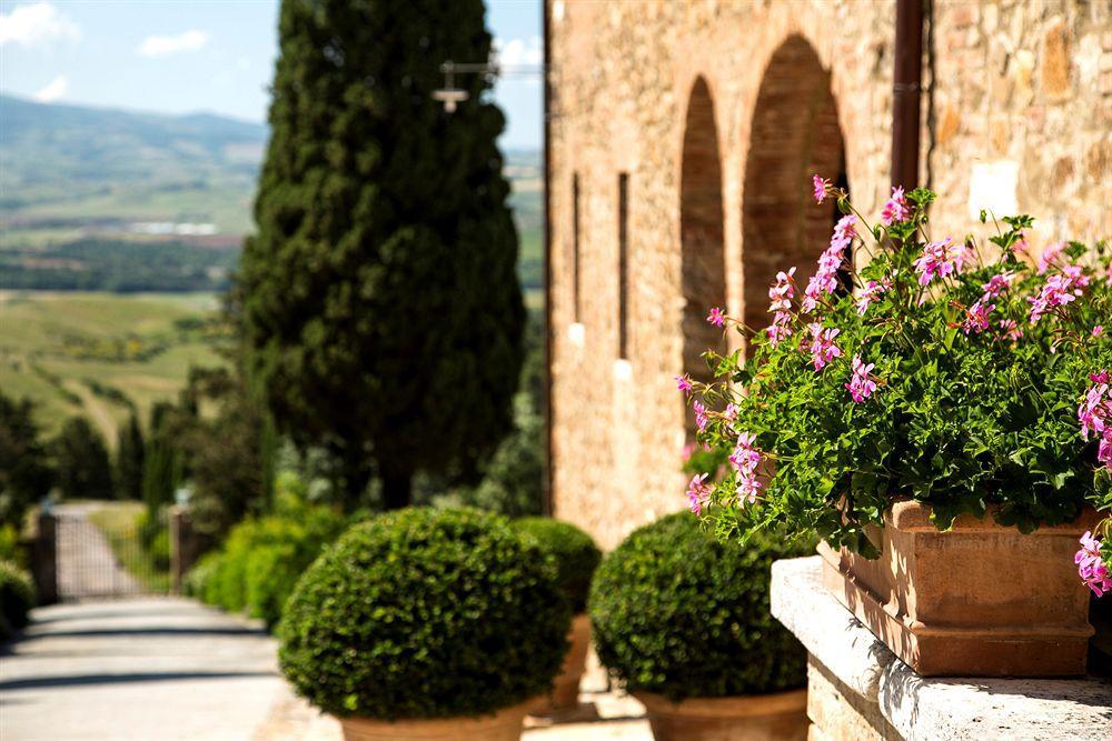 Hotel Castello Banfi - Il Borgo Poggio alle Mura Esterno foto