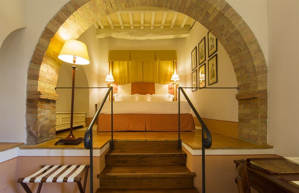 Hotel Castello Banfi - Il Borgo Poggio alle Mura Esterno foto