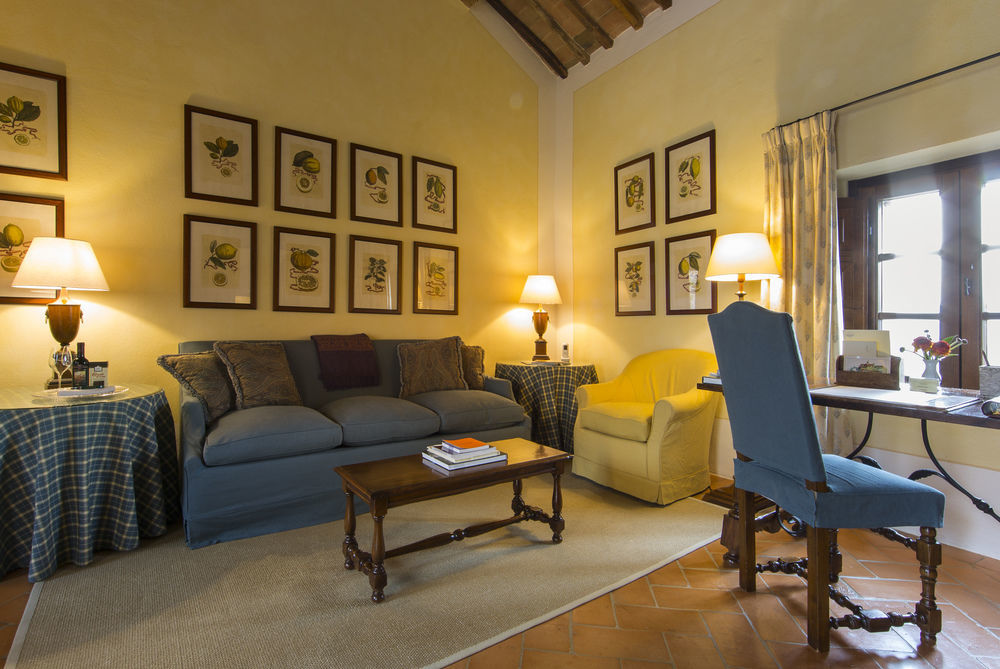 Hotel Castello Banfi - Il Borgo Poggio alle Mura Esterno foto