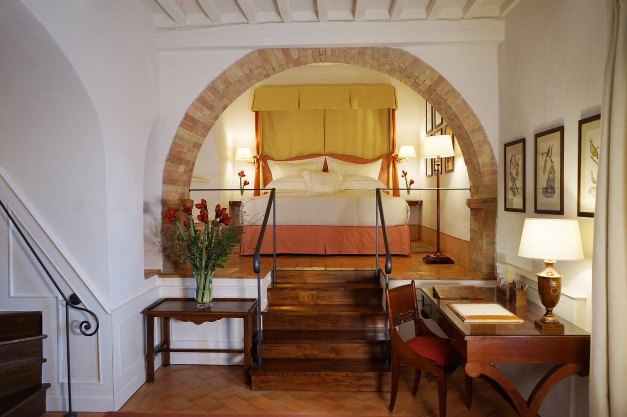 Hotel Castello Banfi - Il Borgo Poggio alle Mura Esterno foto