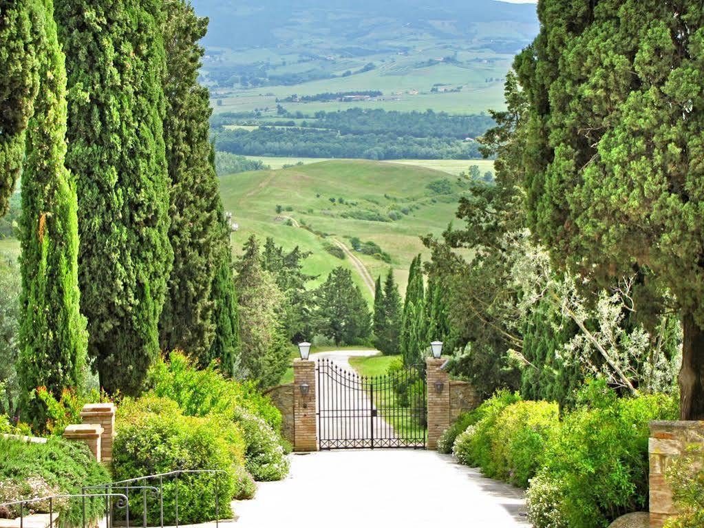 Hotel Castello Banfi - Il Borgo Poggio alle Mura Esterno foto