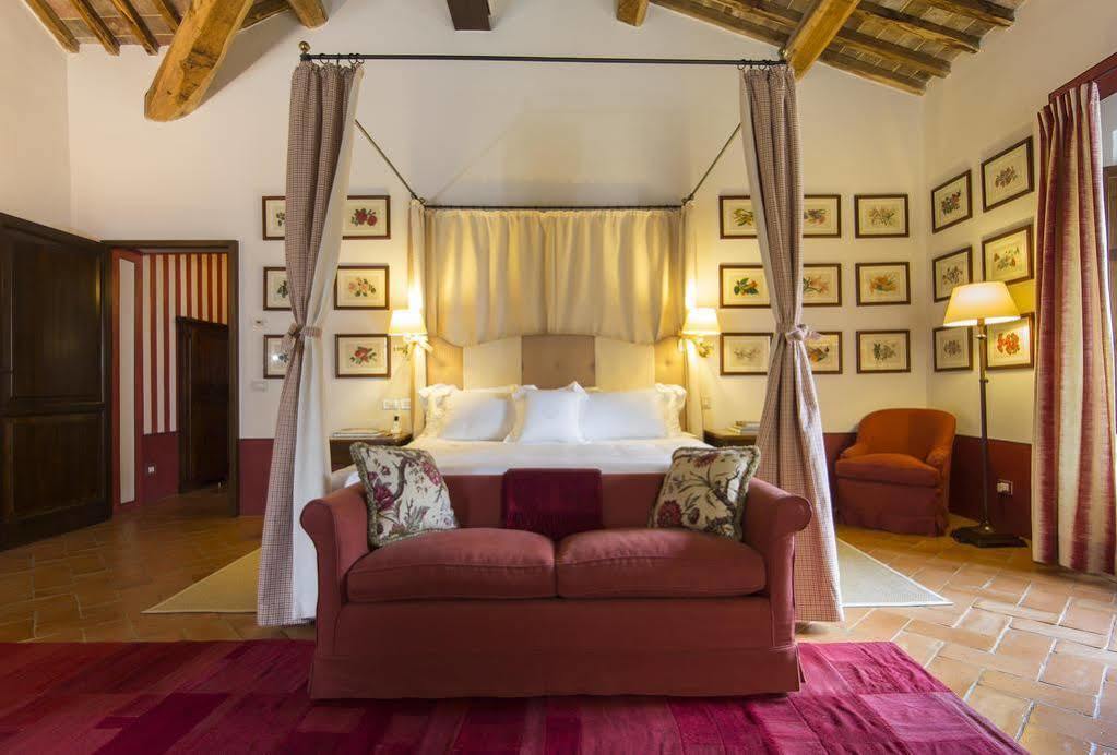 Hotel Castello Banfi - Il Borgo Poggio alle Mura Esterno foto