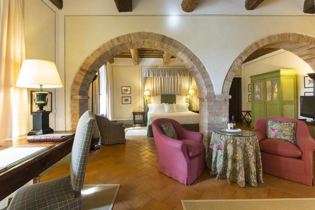 Hotel Castello Banfi - Il Borgo Poggio alle Mura Esterno foto