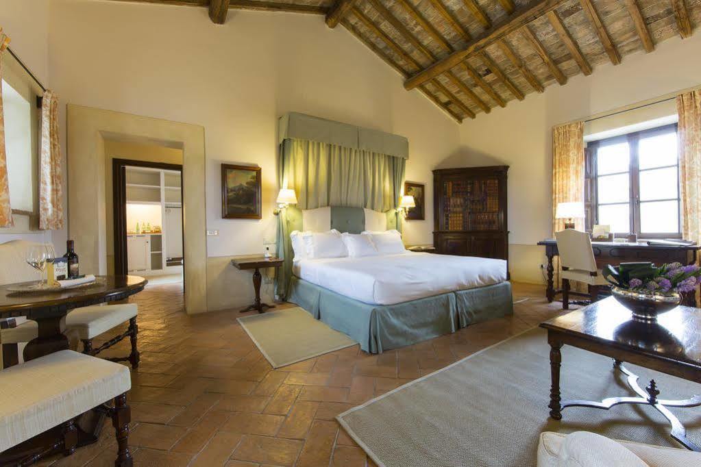 Hotel Castello Banfi - Il Borgo Poggio alle Mura Esterno foto