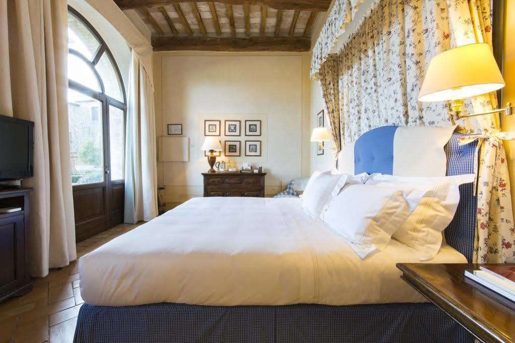 Hotel Castello Banfi - Il Borgo Poggio alle Mura Esterno foto