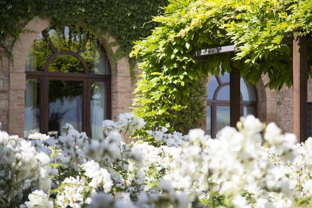 Hotel Castello Banfi - Il Borgo Poggio alle Mura Esterno foto
